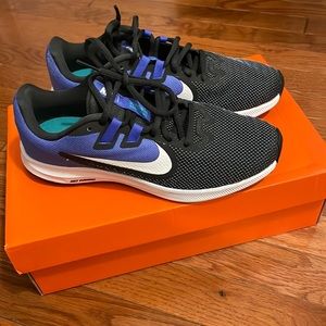 Nike Women 7.5 running shoes